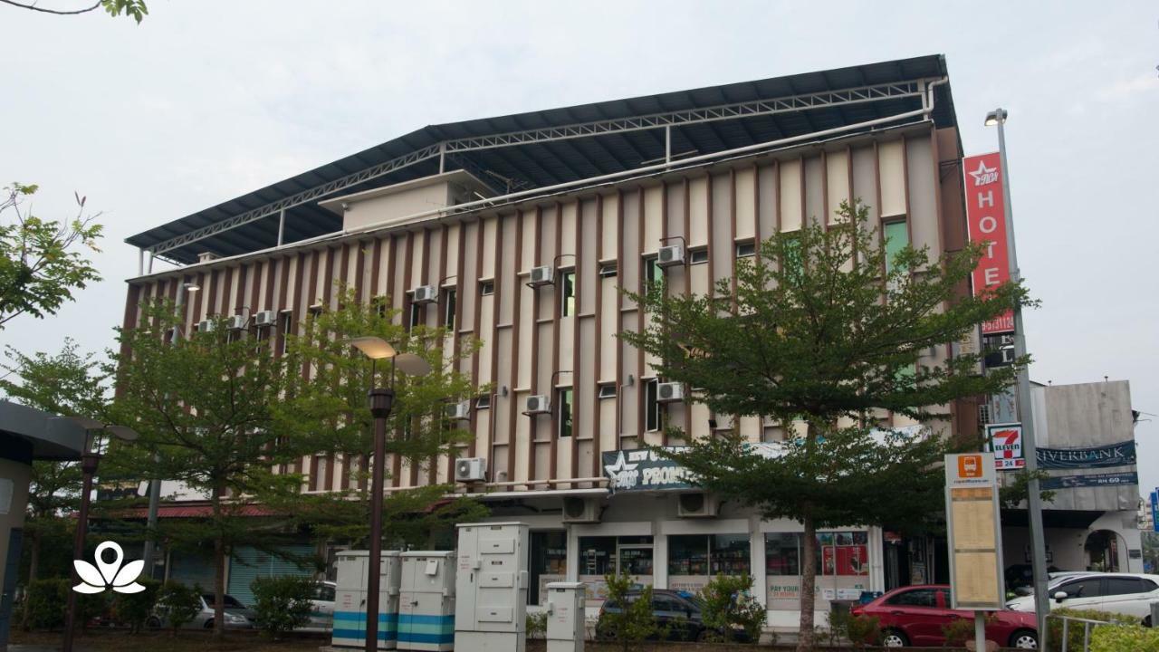 Zen Rooms Golden Star Kuantan Bagian luar foto